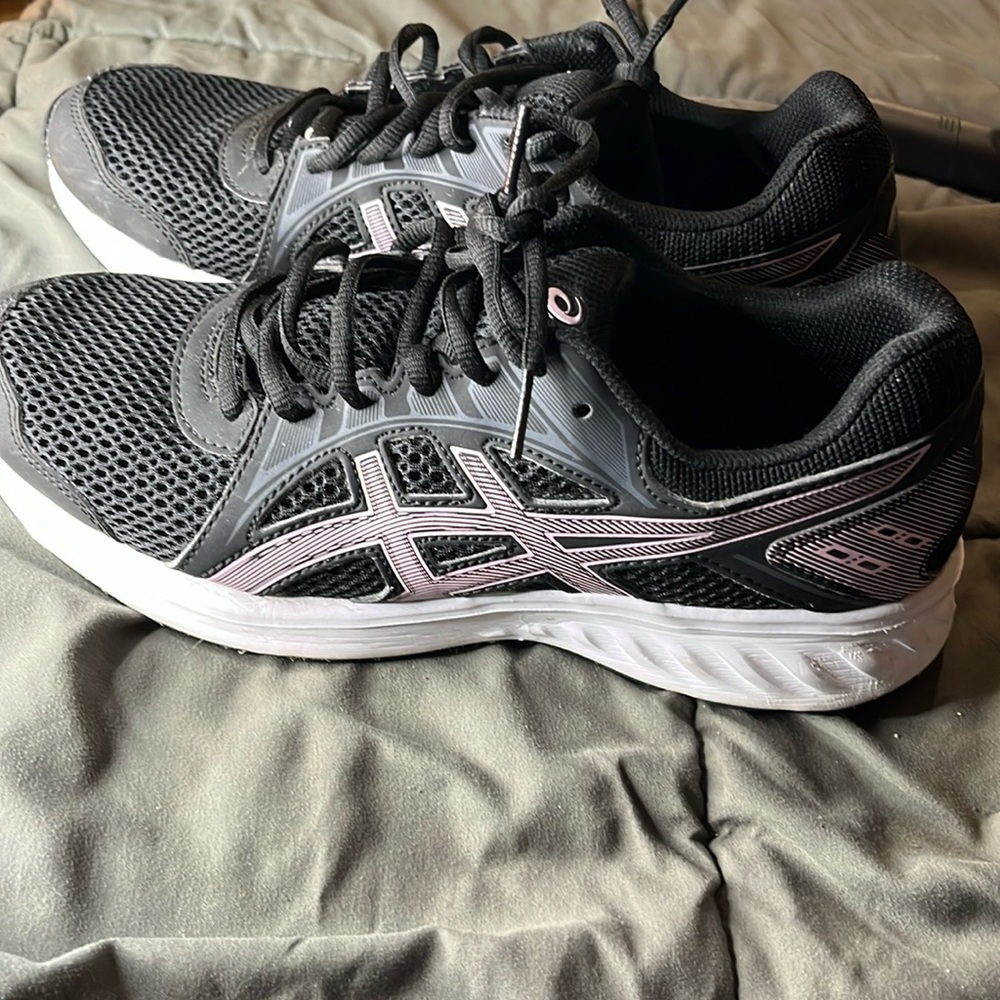 BRAND NEW ASICS